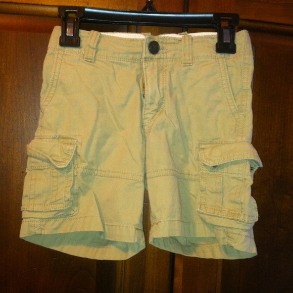 ****SOLD****Gap Boys Khaki Cargo Shorts 3T
