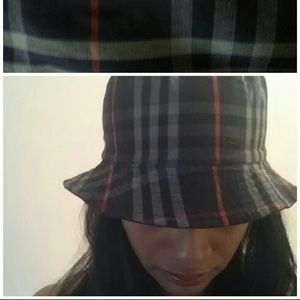 BURBERRY reversible  bucket rain hat