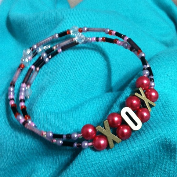 Hugs & kisses beaded bracelet