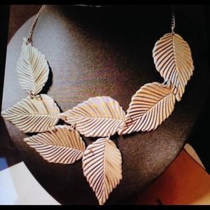 Brand new leaf necklace