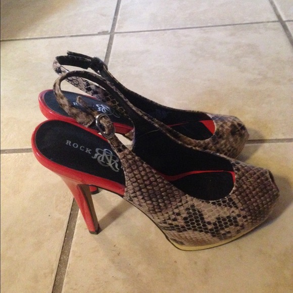 💥💥💥💥💥SOLD💥💥💥💥💥💥Rock and republic 👠