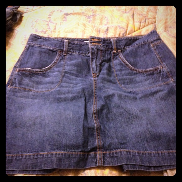 Old navy denim skirt!!