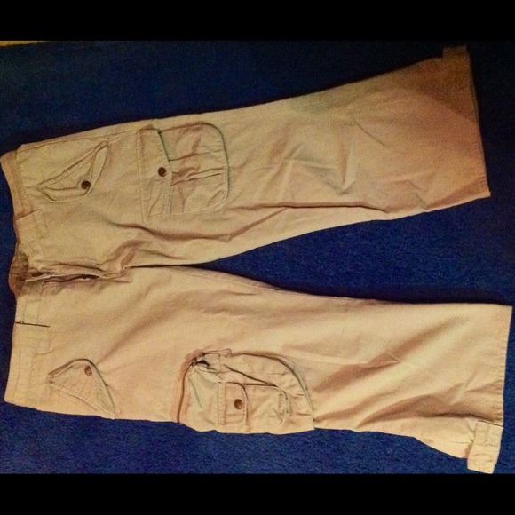 Tan capris
