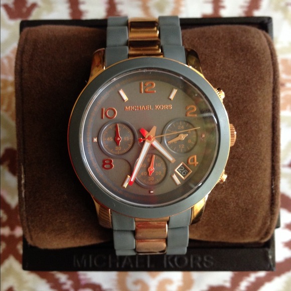 MK Runway Watch - Picture 1 of 3