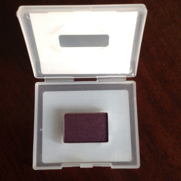 Eye shadow