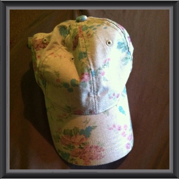Floral Hat 🚨 Hold for @amandamarie711🚨