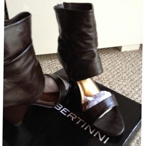 Brown Ankle Cuffed sandals size 8.5