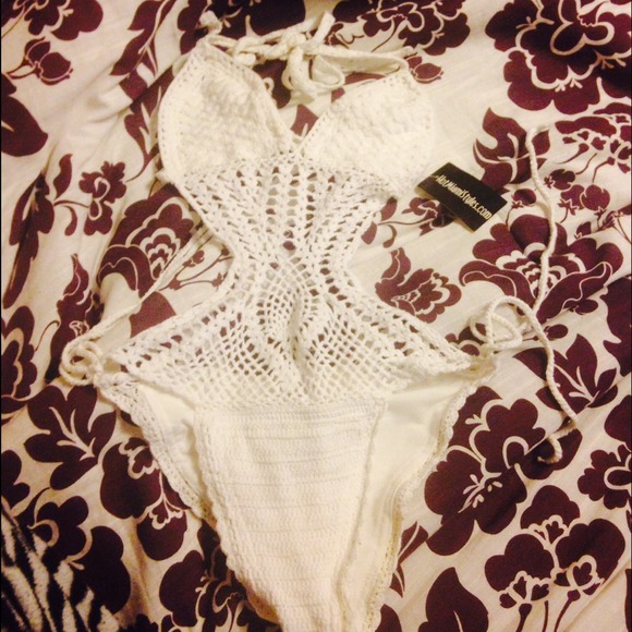 SOLD in bundle 💥 White crochet monokini - Picture 2 of 2