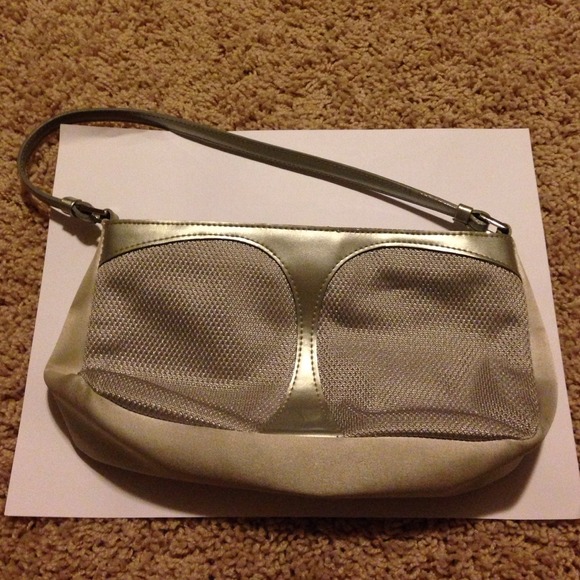Guess purse - Picture 2 of 3