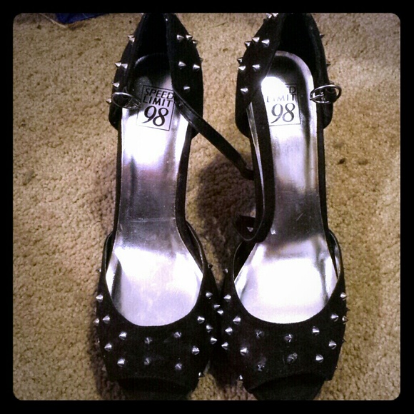 Black spiked high heels - Picture 1 of 1