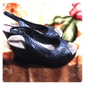 Black wedges