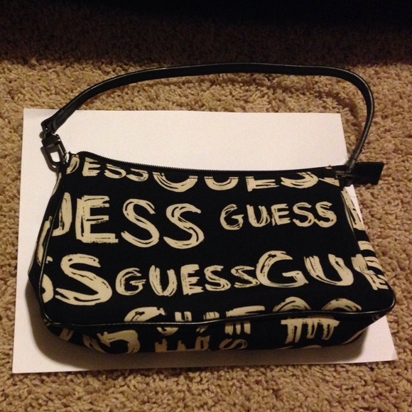 Guess purse - Picture 1 of 3