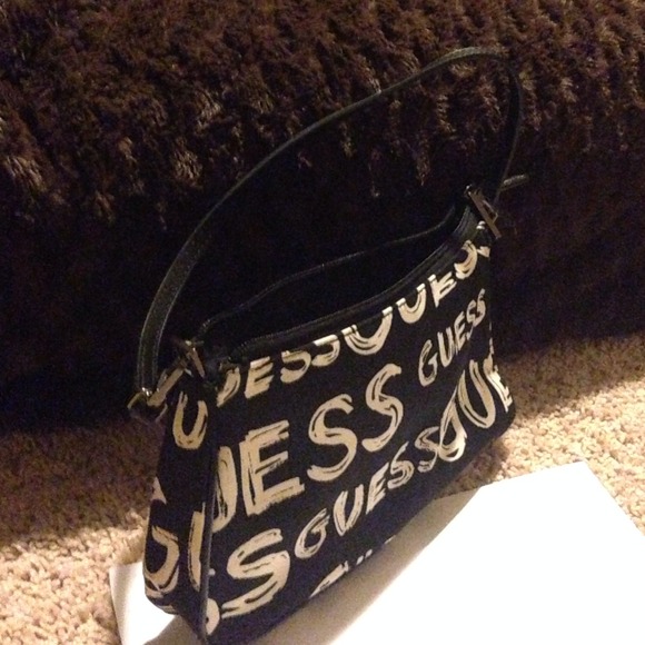 Guess purse - Picture 3 of 3