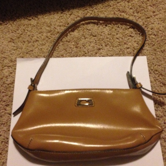 Guess purse - Picture 1 of 3