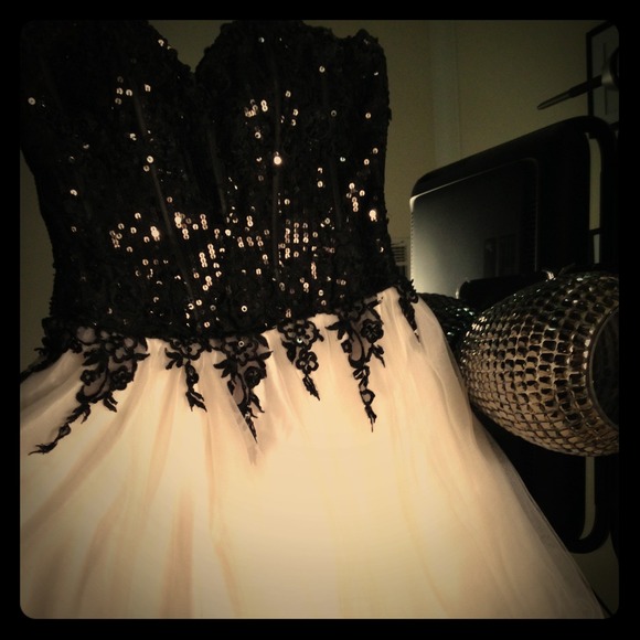 Black sequence prom dress