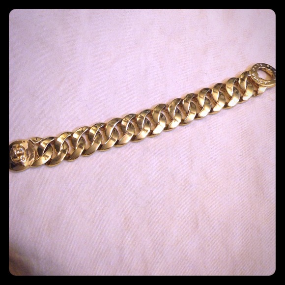 Gold chain bracelet