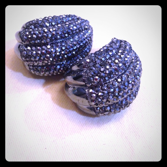 Grey stone fashion earrings