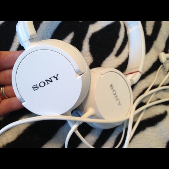 🎧White SONY Headphones-Great Condition!!🎵
