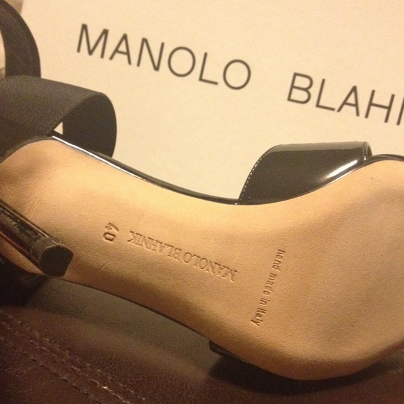 Manolo Blahnik 'Denzi' heels - Picture 3 of 4