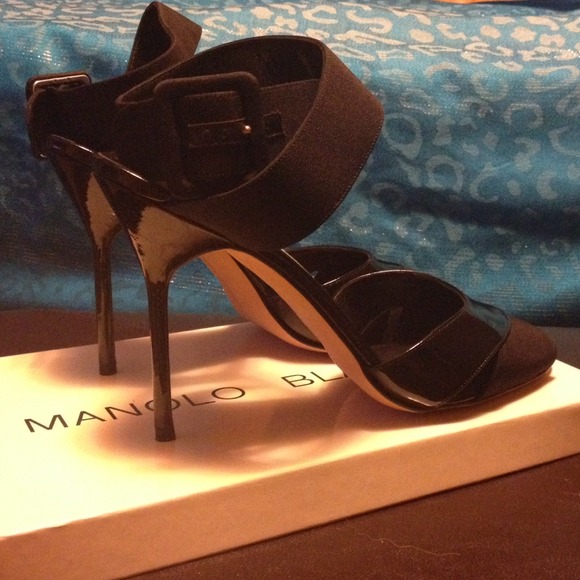 Manolo Blahnik 'Denzi' heels - Picture 4 of 4