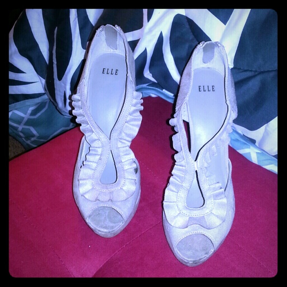 Elle nude suede heals