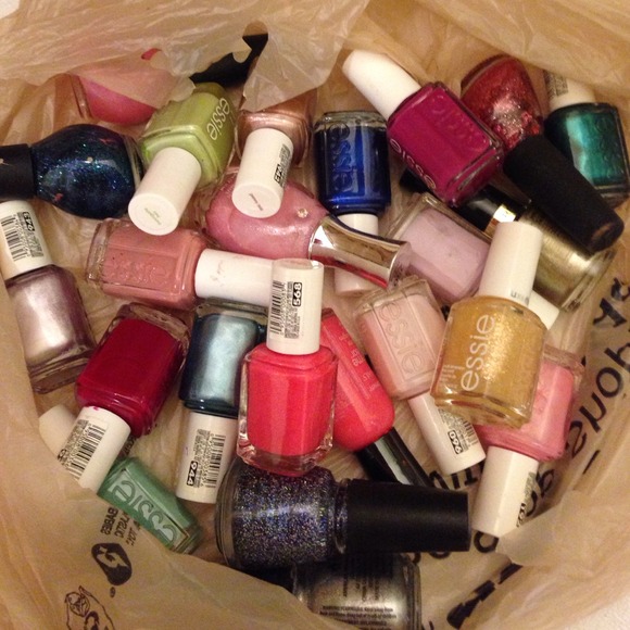 Nail polish bundle Essie and Nichole