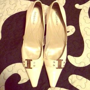 White bcbg pumps