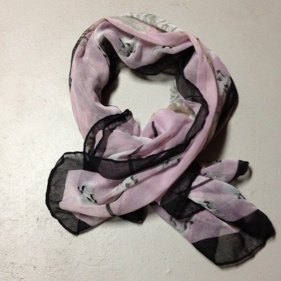 ๐Lightweight & Sheer SQUARE LILAC Scarf W/ ๐ - Picture 3 of 3
