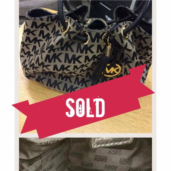 MICHAEL KORS BAG!!!!!!! (Price is Negotiable)