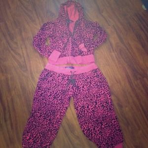 Matching Miley Cyrus sweats!!