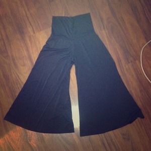 Black polyester gaucho pants!!