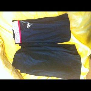 Bundle black yogas and hollister bag!