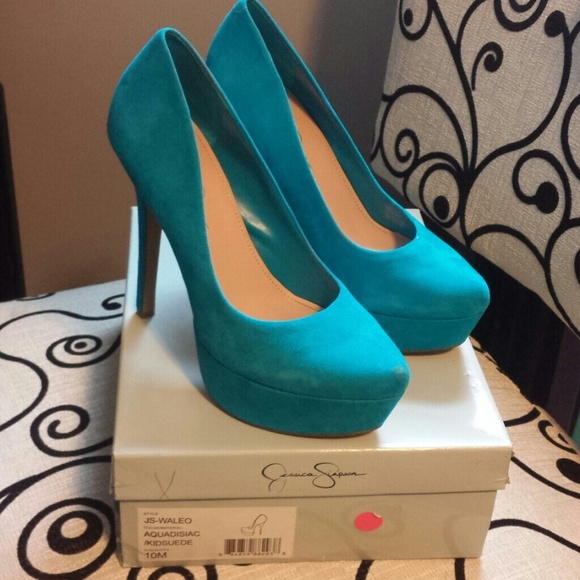 Jessica Simpson Waleo pump
