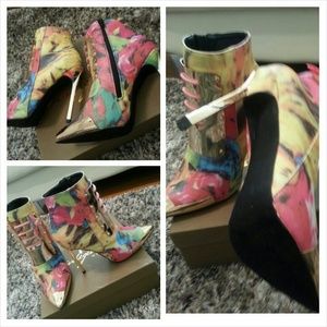 Privileged high heel boots!