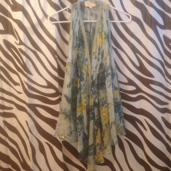Elizabeth and James Tops - Floral tank