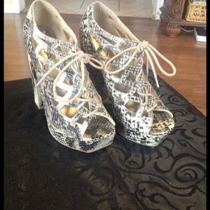 SMOKING "HOT" PLATFORM