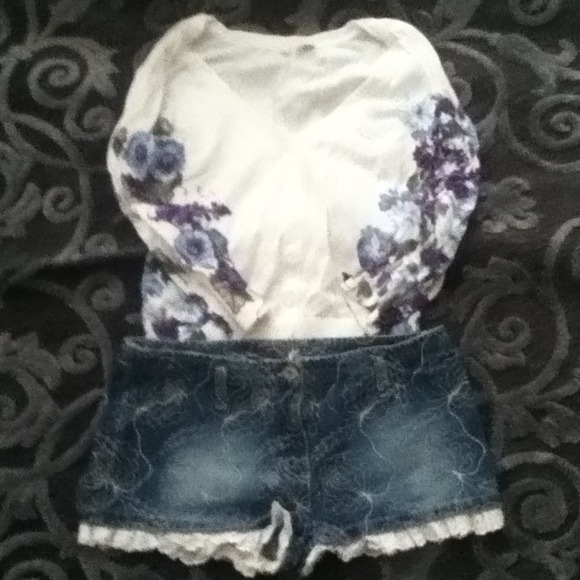 Designer summer denim and lace shorts! 8/38