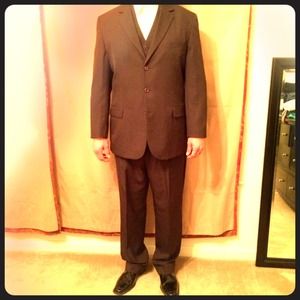 Nice men's 3 piece suit 💼