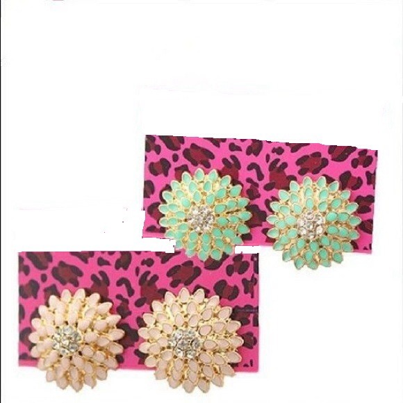 🚫BUNDLED🚫🌟Host Pick🌟 NWT Two pairs of earrings - Picture 2 of 2