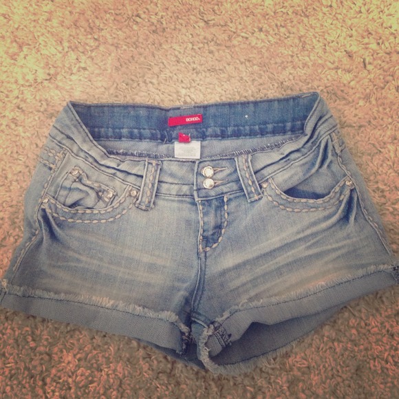 Embellished cuff shorts