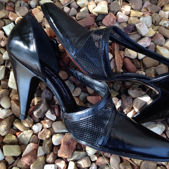 Stuart Weitzman Black Leather Heels - Picture 3 of 4