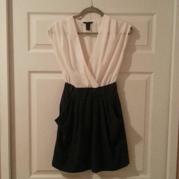 H&M Dresses & Skirts - SOLD - H&M White/Navy Dress - Size 4