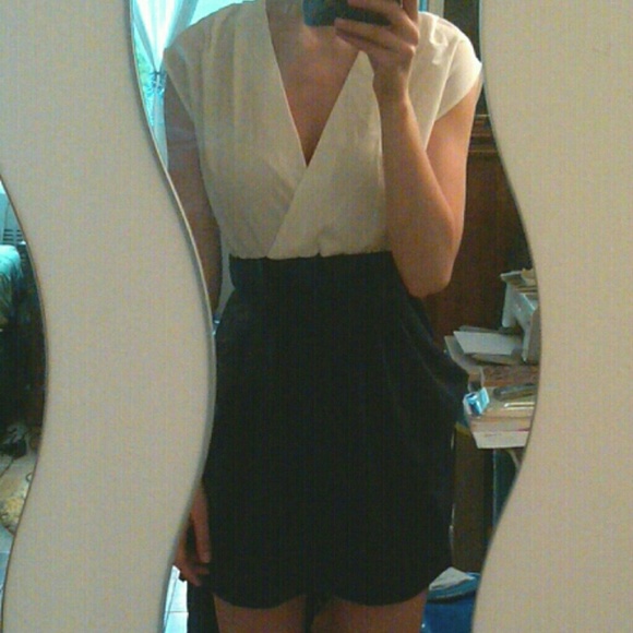 SOLD - H&M White/Navy Dress - Size 4 - Picture 4 of 4