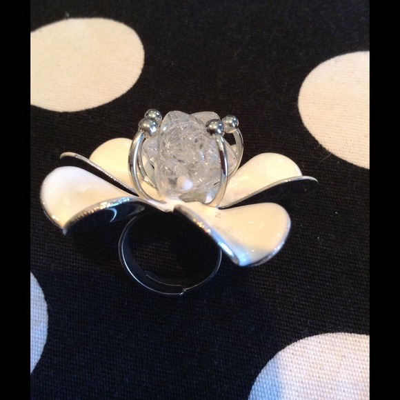 Flower ring SOLD - Picture 3 of 4