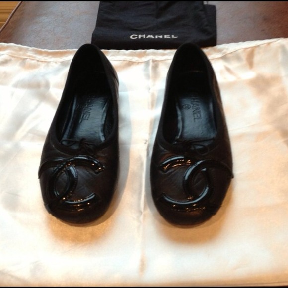 Authentic Chanel Flats sz 8. No trades!