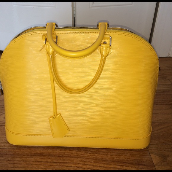 Louis Vuitton Alma. Item is in excellent condition