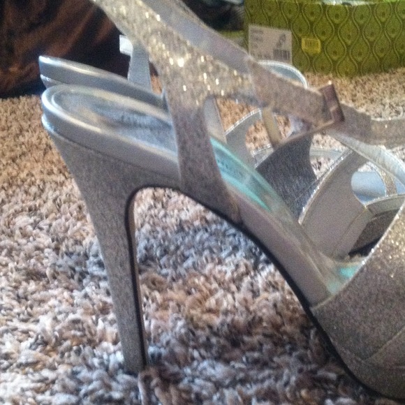 Sparkle heels. - Picture 4 of 4
