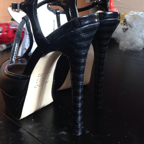 Gorgeous black python heels - Picture 3 of 4