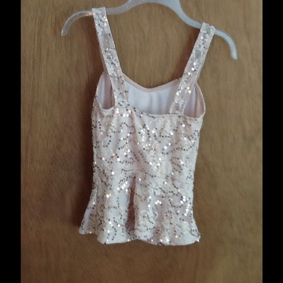 Top - Picture 2 of 3