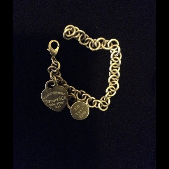 Used bracelet.it measures 7 inches.